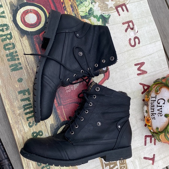 Black Leather?Winter MOTO Boots w/stylish Fold Down Snap Feature! Must SEE! 🔥 - Picture 3 of 10